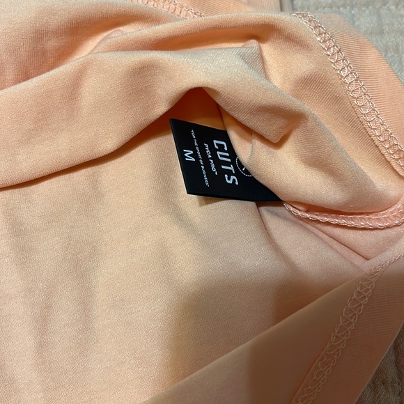 Peach colored CUTS medium mens t shirt - Picture 4 of 4